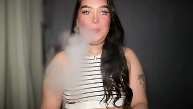 Snapshot of MissCataleyaxxx chatting on 12/05/25, 01:47 MissCataleyaxxx online show from 12/05/25, 01:47