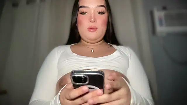 Snapshot of MissCataleyaxxx chatting on 12/14/25, 11:04 MissCataleyaxxx online show from 12/14/25, 11:04