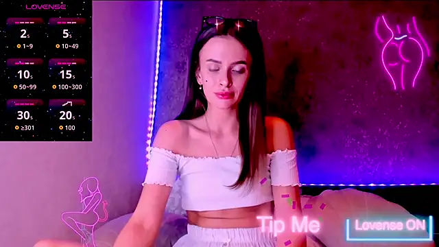 Snapshot of madina_taher chatting on 03/18/26, 10:35 madina taher online show from 03/18/26, 10:35