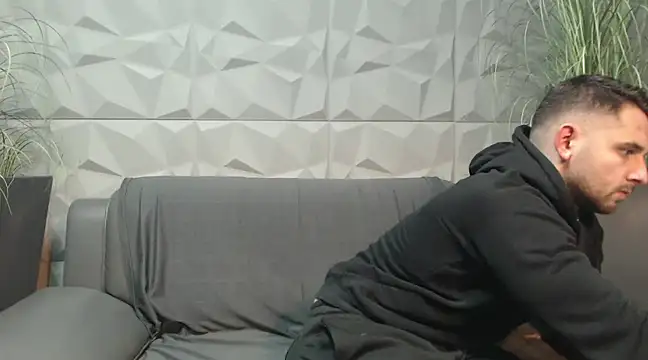 Snapshot of Antoniodiamond chatting on 12/13/24, 08:04 Antoniodiamond online show from 12/13/24, 08:04