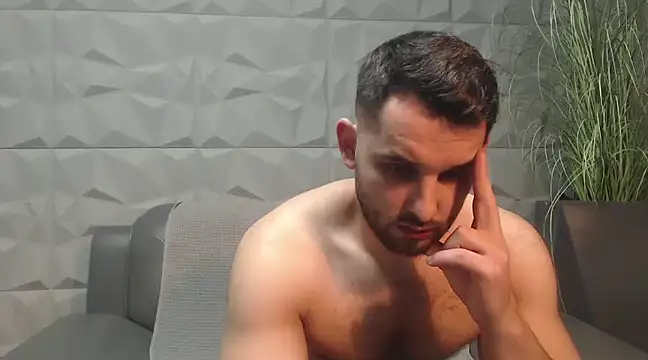 Snapshot of Antoniodiamond chatting on 02/14/25, 11:09 Antoniodiamond online show from 02/14/25, 11:09