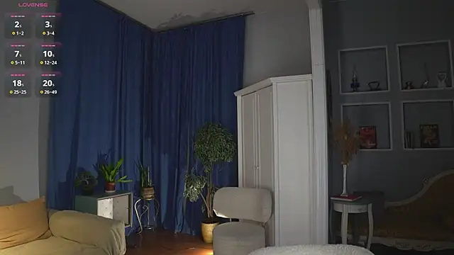 Snapshot of -JuicyMolly- chatting on 10/21/25, 04:08 -JuicyMolly- online show from 10/21/25, 04:08