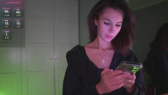 Snapshot of -JuicyMolly- chatting on 10/27/25, 03:38 -JuicyMolly- online show from 10/27/25, 03:38