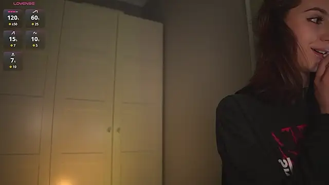 -JuicyMolly- online show from 03/15/26, 04:02