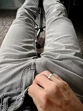 kiam471 online show from 10/28/25, 03:04