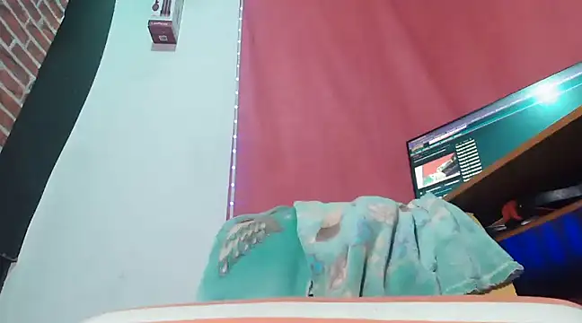 Snapshot of paulavletina21 chatting on 02/18/25, 01:00 paulavletina21 online show from 02/18/25, 01:00