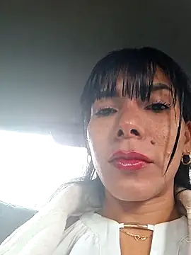 Snapshot of Doll_Loren chatting on 02/13/25, 03:03 Doll Loren online show from 02/13/25, 03:03