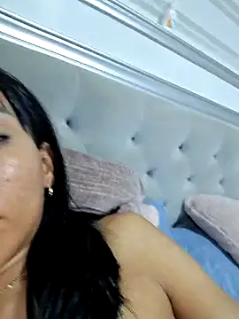 Snapshot of Doll_Loren chatting on 02/19/25, 01:51 Doll Loren online show from 02/19/25, 01:51