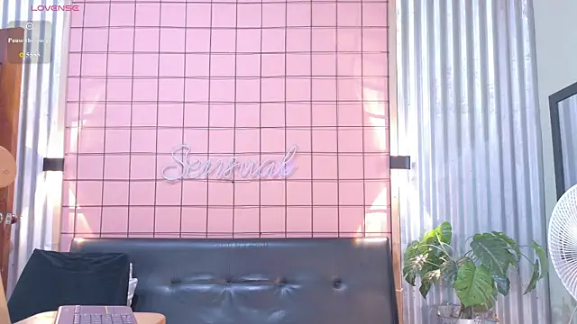 Snapshot of mensia_hernandz chatting on 04/06/26, 01:34 mensia hernandz online show from 04/06/26, 01:34