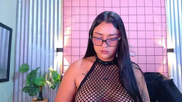 Snapshot of mensia_hernandz chatting on 07/28/26, 02:13 mensia hernandz online show from 07/28/26, 02:13