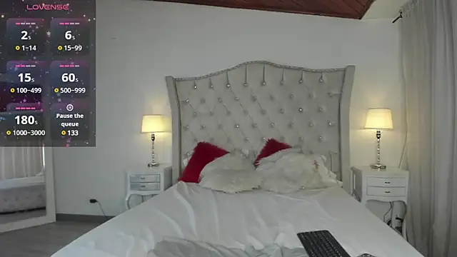 Snapshot of Naughtykitty4 chatting on 01/24/25, 10:08 Naughtykitty4 online show from 01/24/25, 10:08