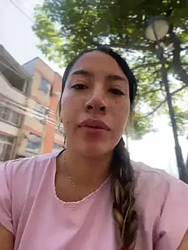 Snapshot of daniela_henao chatting on 05/22/26, 03:06 daniela henao online show from 05/22/26, 03:06