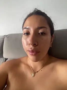 Snapshot of daniela_henao chatting on 05/26/26, 09:44 daniela henao online show from 05/26/26, 09:44