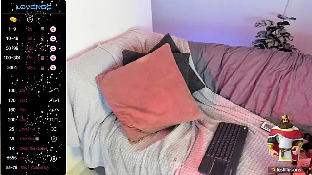 Snapshot of abigail_luna chatting on 10/15/25, 12:44 abigail luna online show from 10/15/25, 12:44