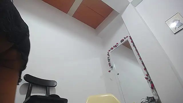 Snapshot of hornywife_ chatting on 04/08/26, 07:14 hornywife online show from 04/08/26, 07:14