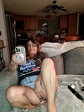 Snapshot of cowgirlc chatting on 03/19/25, 03:30 cowgirlc online show from 03/19/25, 03:30