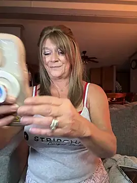 Snapshot of cowgirlc chatting on 10/18/25, 02:14 cowgirlc online show from 10/18/25, 02:14