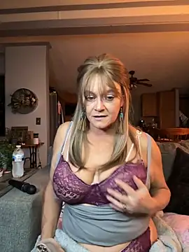 Snapshot of cowgirlc chatting on 11/02/25, 02:47 cowgirlc online show from 11/02/25, 02:47