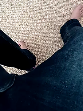 Snapshot of Mark_Dad chatting on 12/15/24, 04:04 Mark Dad online show from 12/15/24, 04:04