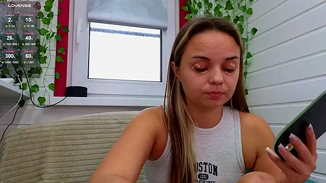 Misss Vikk online show from 10/13/25, 07:52