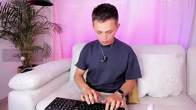 Snapshot of Tim_wolf chatting on 03/17/26, 02:53 Tim wolf online show from 03/17/26, 02:53