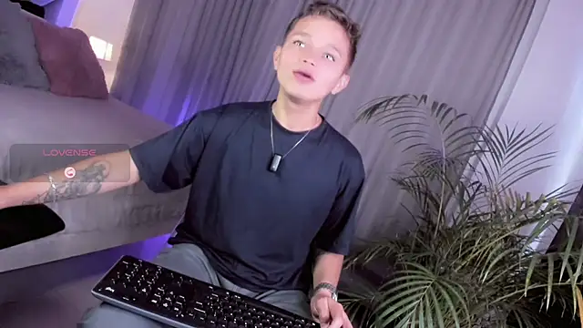 Snapshot of Tim_wolf chatting on 03/20/26, 08:35 Tim wolf online show from 03/20/26, 08:35