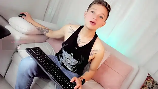 Snapshot of Tim_wolf chatting on 04/18/26, 07:51 Tim wolf online show from 04/18/26, 07:51