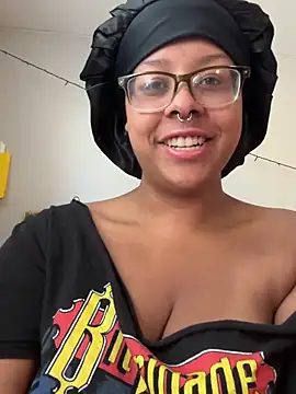 Snapshot of N1NT3NDH03 chatting on 03/27/26, 03:56 N1NT3NDH03 online show from 03/27/26, 03:56