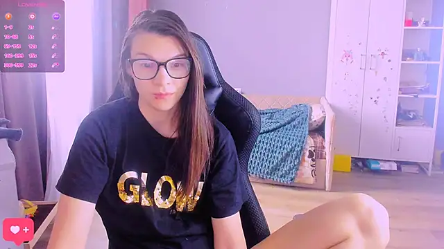 Snapshot of MollyLollipop chatting on 03/10/26, 05:45 MollyLollipop online show from 03/10/26, 05:45