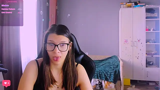 Snapshot of MollyLollipop chatting on 03/11/26, 07:25 MollyLollipop online show from 03/11/26, 07:25