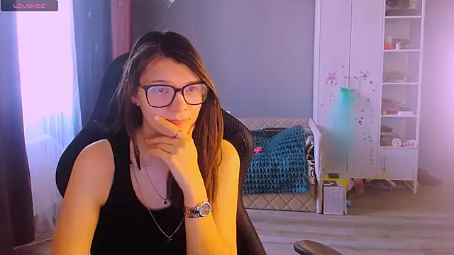 Snapshot of MollyLollipop chatting on 03/25/26, 04:07 MollyLollipop online show from 03/25/26, 04:07