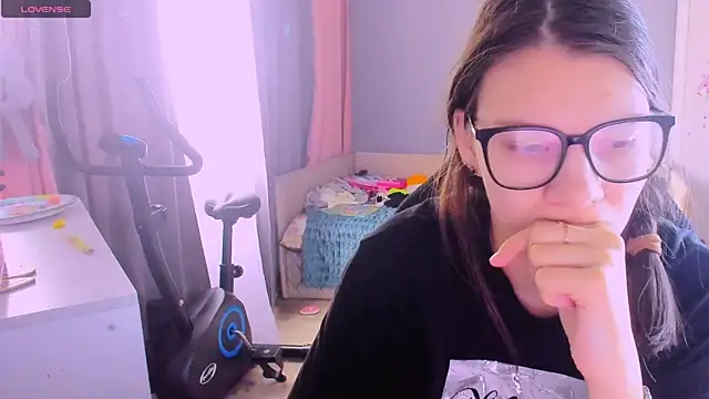 Snapshot of MollyLollipop chatting on 04/01/26, 05:08 MollyLollipop online show from 04/01/26, 05:08