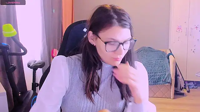 Snapshot of MollyLollipop chatting on 04/06/26, 02:53 MollyLollipop online show from 04/06/26, 02:53