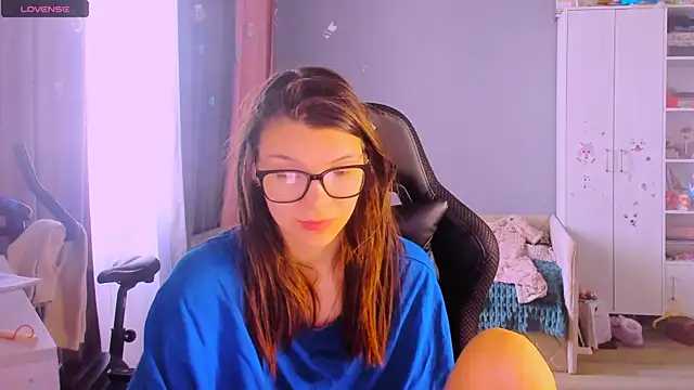 Snapshot of MollyLollipop chatting on 04/14/26, 05:02 MollyLollipop online show from 04/14/26, 05:02