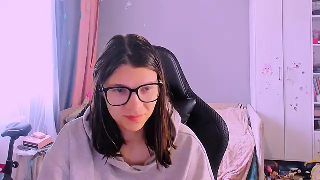 Snapshot of MollyLollipop chatting on 05/26/26, 01:56 MollyLollipop online show from 05/26/26, 01:56