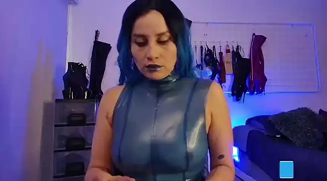 Snapshot of mylatexpleasure chatting on 01/17/25, 07:49 mylatexpleasure online show from 01/17/25, 07:49