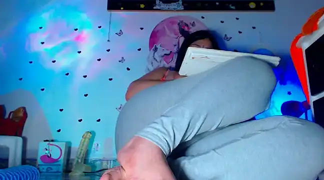 Snapshot of oliviarodriguez2u chatting on 12/15/24, 01:57 oliviarodriguez2u online show from 12/15/24, 01:57