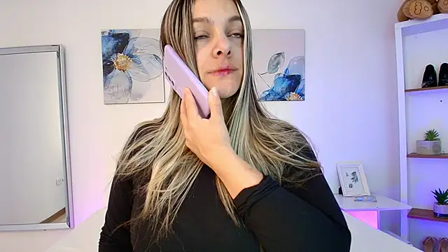 Snapshot of Isabella_Harley chatting on 04/29/26, 01:26 Isabella Harley online show from 04/29/26, 01:26