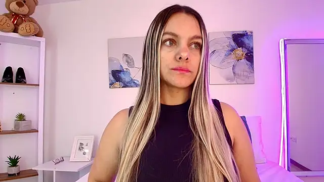 Snapshot of Isabella_Harley chatting on 05/27/26, 01:52 Isabella Harley online show from 05/27/26, 01:52