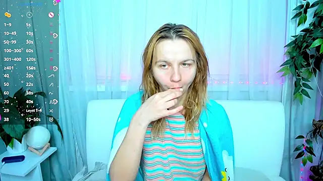 Snapshot of Bell_a_mi_ chatting on 03/10/25, 02:28 Bell a mi online show from 03/10/25, 02:28