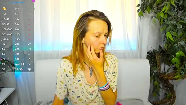 Snapshot of Bell_a_mi_ chatting on 09/25/25, 07:01 Bell a mi online show from 09/25/25, 07:01