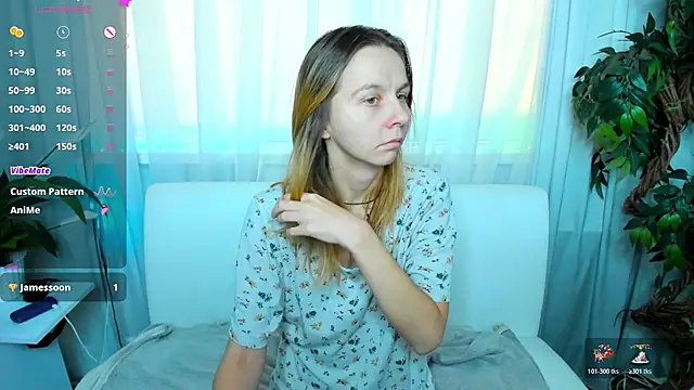 Snapshot of Bell_a_mi_ chatting on 10/19/25, 09:32 Bell a mi online show from 10/19/25, 09:32