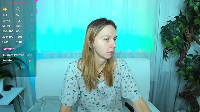 Snapshot of Bell_a_mi_ chatting on 10/24/25, 06:32 Bell a mi online show from 10/24/25, 06:32