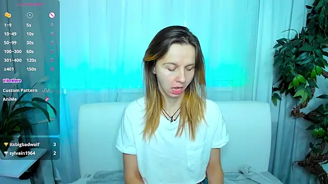 Snapshot of Bell_a_mi_ chatting on 11/23/25, 11:32 Bell a mi online show from 11/23/25, 11:32