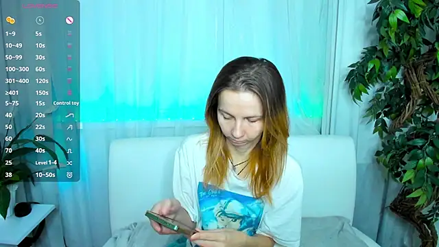 Snapshot of Bell_a_mi_ chatting on 11/28/25, 10:40 Bell a mi online show from 11/28/25, 10:40