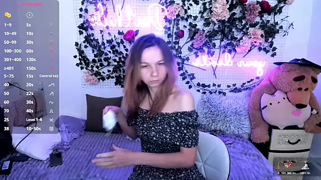 Snapshot of Bell_a_mi_ chatting on 12/14/25, 01:38 Bell a mi online show from 12/14/25, 01:38