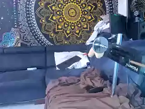 Snapshot of slankecrosdresser chatting on 02/18/25, 08:49 slankecrosdresser online show from 02/18/25, 08:49