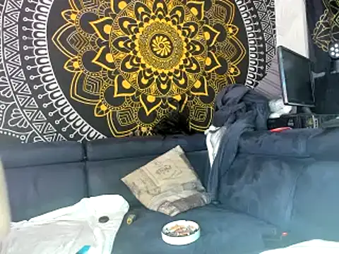 Snapshot of slankecrosdresser chatting on 02/18/25, 11:55 slankecrosdresser online show from 02/18/25, 11:55