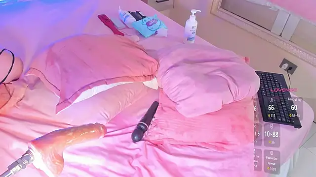 Snapshot of Saekohofman chatting on 09/24/25, 04:10 Saekohofman online show from 09/24/25, 04:10