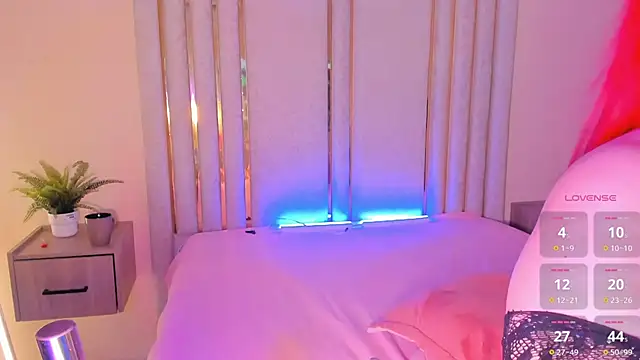 Snapshot of Saekohofman chatting on 10/18/25, 04:15 Saekohofman online show from 10/18/25, 04:15